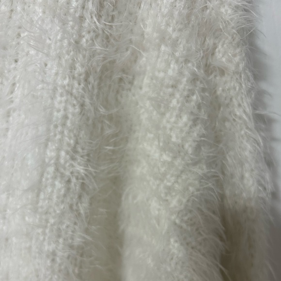 MySTYLE Fuffy Sweater - Picture 3 of 5